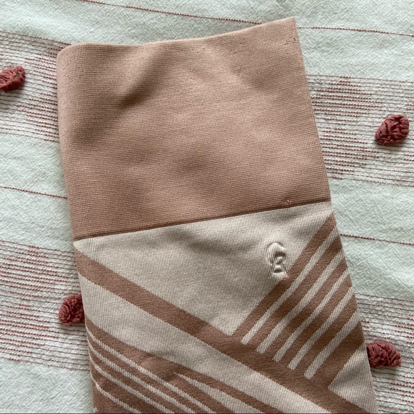 GOOD AMERICAN The Dynamic Seamless Leggings NWOT - Picture 4 of 14